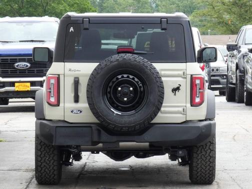 Desert Sand 2026 Ford Bronco Outer Banks