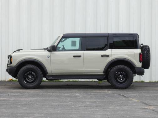 Desert Sand 2026 Ford Bronco Outer Banks