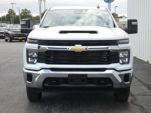 Summit White 2026 Chevrolet Silverado 2500 LT
