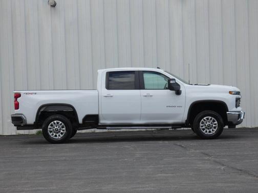 Summit White 2026 Chevrolet Silverado 2500 LT