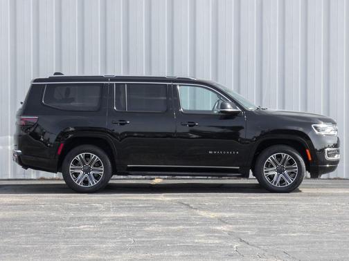 Diamond Black 2024 Jeep Wagoneer Series II