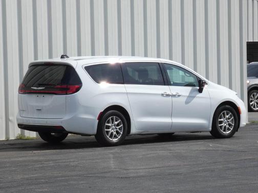 Bright White Clearcoat 2024 Chrysler Pacifica Touring-L
