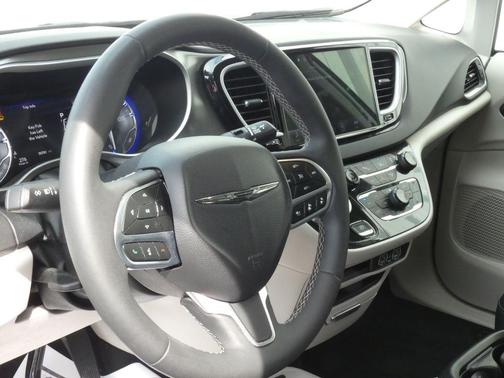 Bright White Clearcoat 2024 Chrysler Pacifica Touring-L