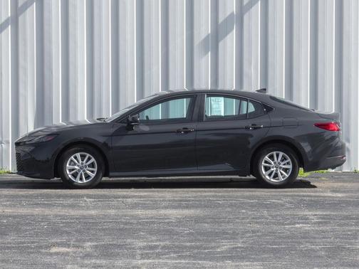 UNDERGROUND 2026 Toyota Camry LE