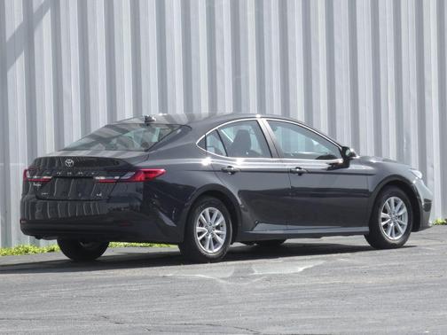 UNDERGROUND 2026 Toyota Camry LE