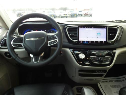 2023 Chrysler Pacifica Touring-L