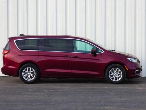 2023 Chrysler Pacifica Touring-L