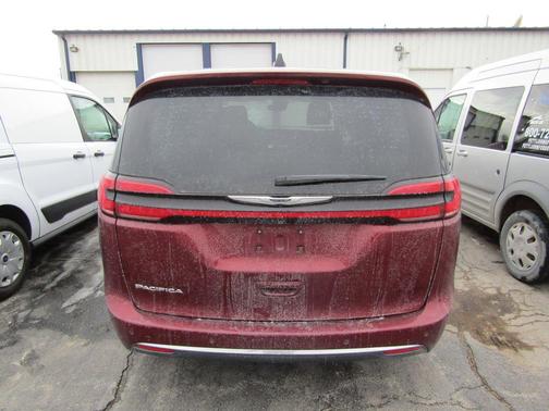 2023 Chrysler Pacifica Touring-L