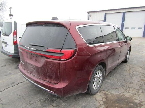 2023 Chrysler Pacifica Touring-L