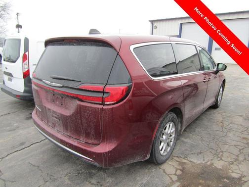 2023 Chrysler Pacifica Touring-L