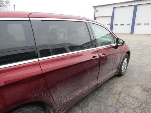 2023 Chrysler Pacifica Touring-L