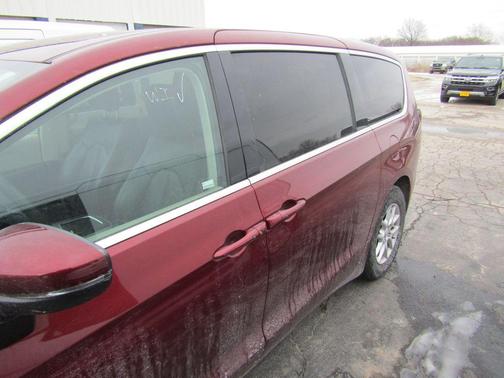 2023 Chrysler Pacifica Touring-L