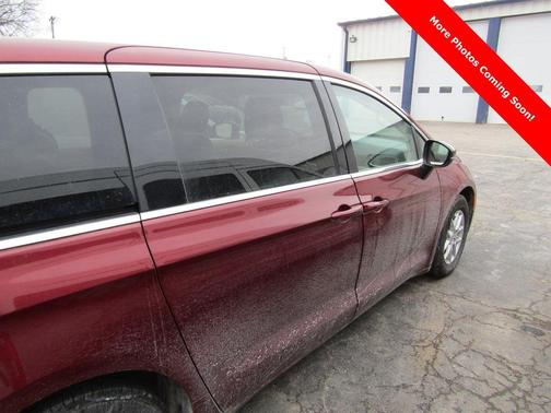 2023 Chrysler Pacifica Touring-L