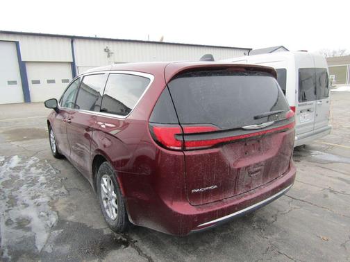 2023 Chrysler Pacifica Touring-L