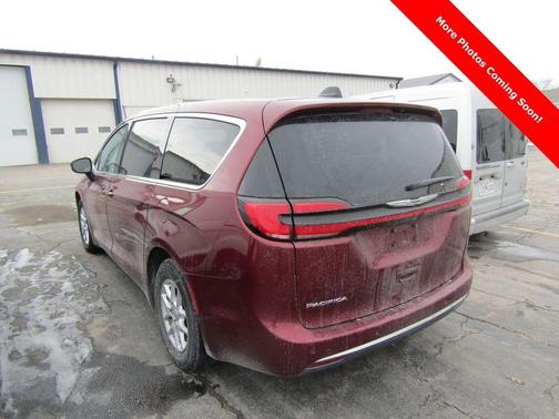 2023 Chrysler Pacifica Touring-L