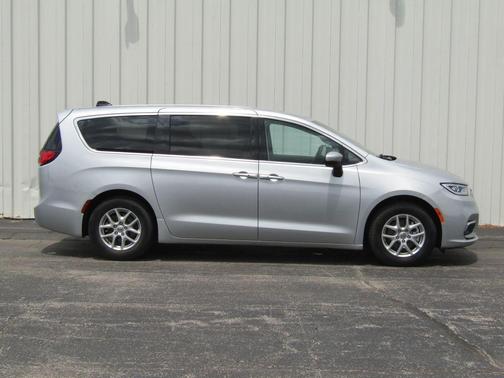 Silver Mist Clearcoat 2023 Chrysler Pacifica Touring-L
