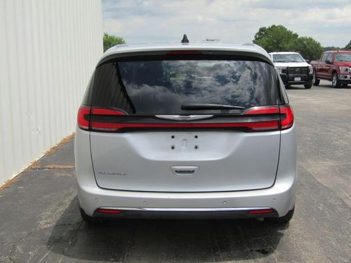 Silver Mist Clearcoat 2023 Chrysler Pacifica Touring-L