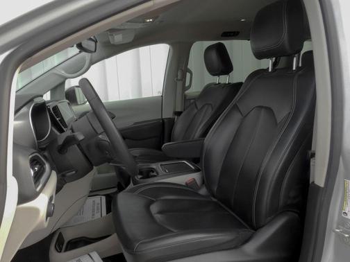 Silver Mist Clearcoat 2023 Chrysler Pacifica Touring-L