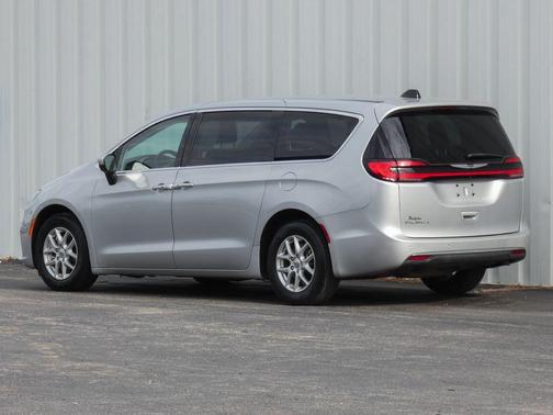 Silver Mist Clearcoat 2023 Chrysler Pacifica Touring-L