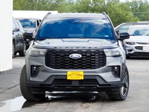Gray Metallic 2025 Ford Explorer ST-Line