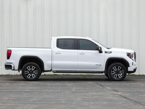 Summit White 2023 GMC Sierra 1500 AT4