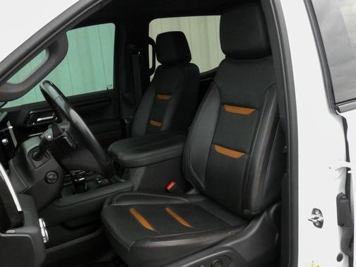 Summit White 2023 GMC Sierra 1500 AT4