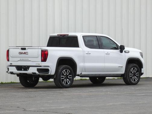 Summit White 2023 GMC Sierra 1500 AT4