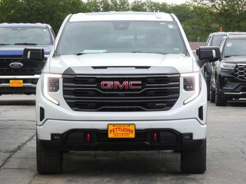 Summit White 2023 GMC Sierra 1500 AT4