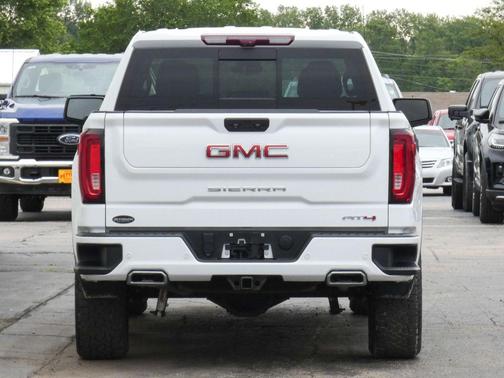 Summit White 2023 GMC Sierra 1500 AT4