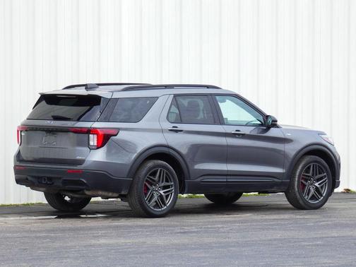 Gray Metallic 2025 Ford Explorer ST-Line