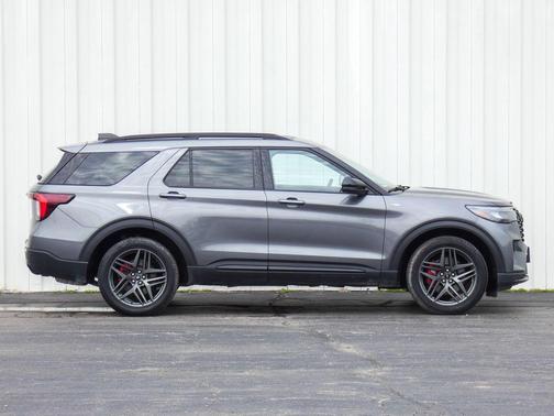 Gray Metallic 2025 Ford Explorer ST-Line