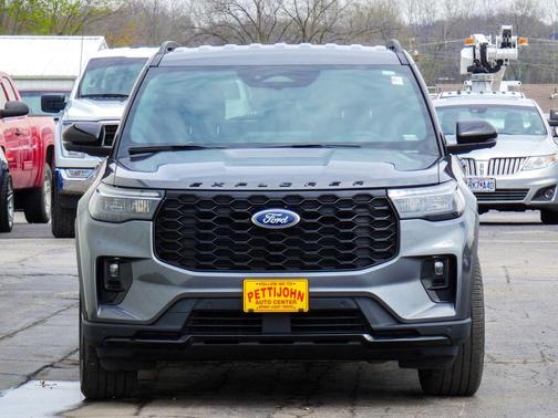 Gray Metallic 2025 Ford Explorer ST-Line