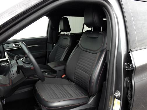 Gray Metallic 2025 Ford Explorer ST-Line