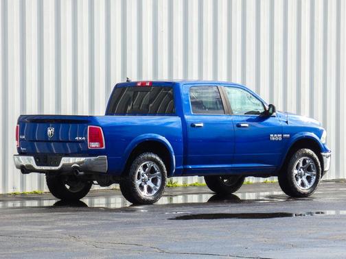 Blue Streak Pearlcoat 2016 RAM 1500 Laramie
