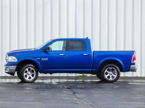 Blue Streak Pearlcoat 2016 RAM 1500 Laramie