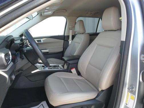 Silver Metallic 2023 Ford Explorer XLT