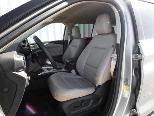 Silver Metallic 2023 Ford Explorer XLT