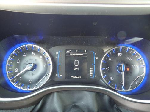 2023 Chrysler Voyager LX