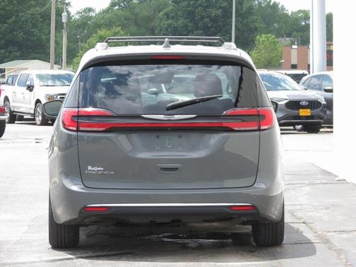 2021 Chrysler Pacifica Touring-L