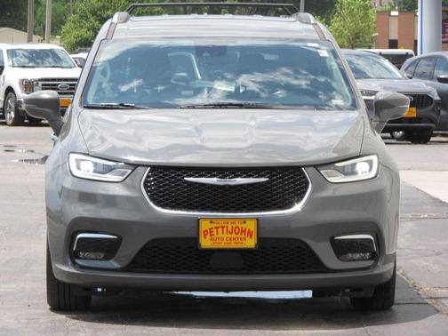 2021 Chrysler Pacifica Touring-L