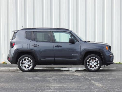 Graphite Gray 2022 Jeep Renegade Latitude