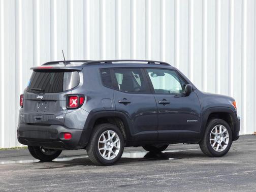 Graphite Gray 2022 Jeep Renegade Latitude