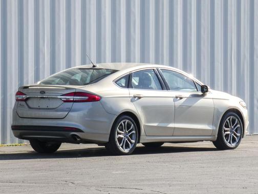 White Gold 2017 Ford Fusion SE