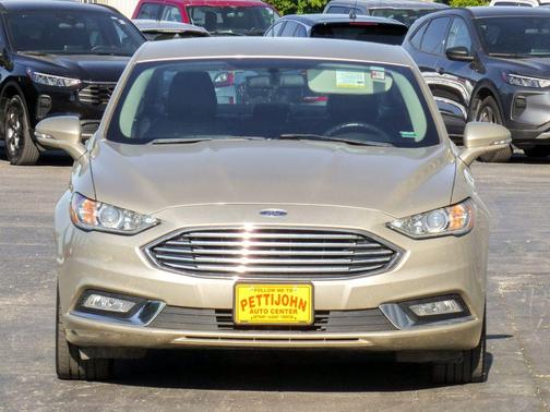 White Gold 2017 Ford Fusion SE
