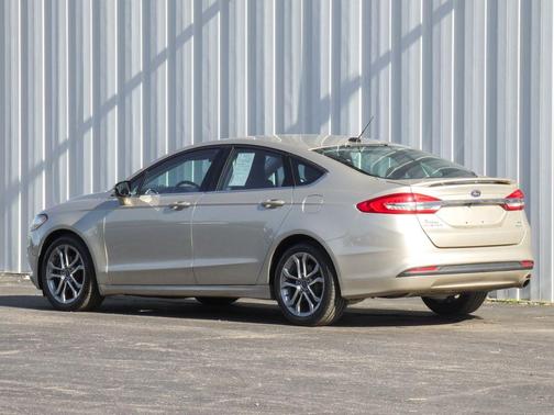 White Gold 2017 Ford Fusion SE
