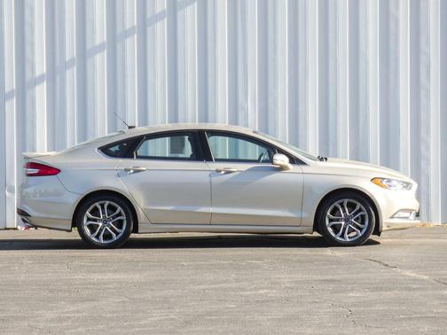 White Gold 2017 Ford Fusion SE