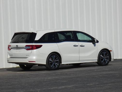 White 2019 Honda Odyssey Elite