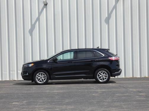 Black Metallic 2024 Ford Edge SEL