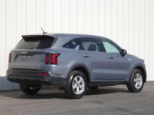 2022 Kia Sorento LX