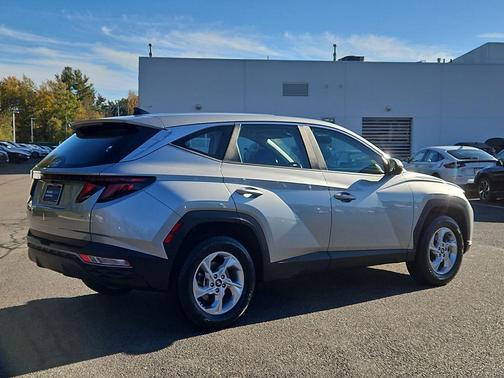 2023 Hyundai TUCSON SE